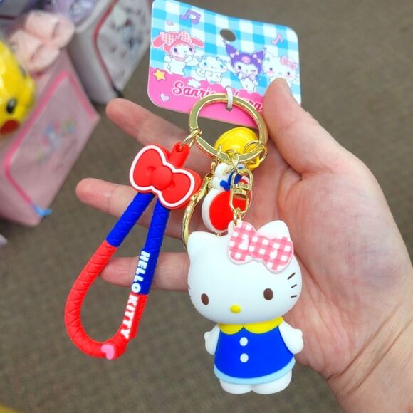 Brand New Sanrio Hello Kitty Classic Keychain - Picture 1 of 8